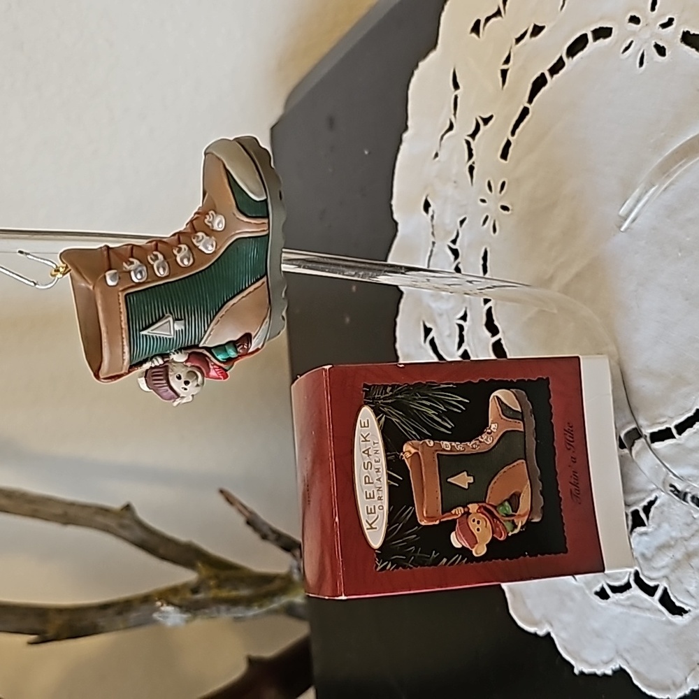 1995 Hallmark Keepsake Ornament Takin' A Hike